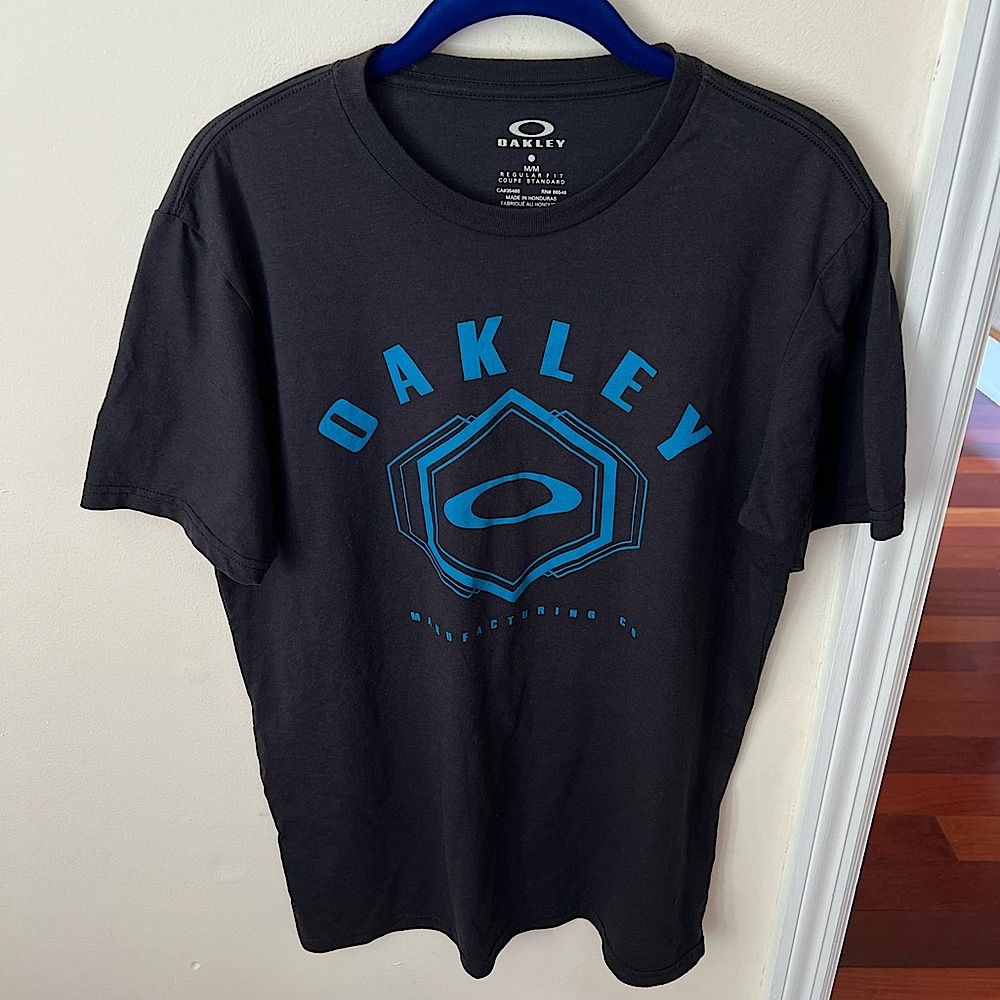 Men’s Blue Oakley Manufacturing Co. Logo Graphic Black Short Sleeve Tee Shirt